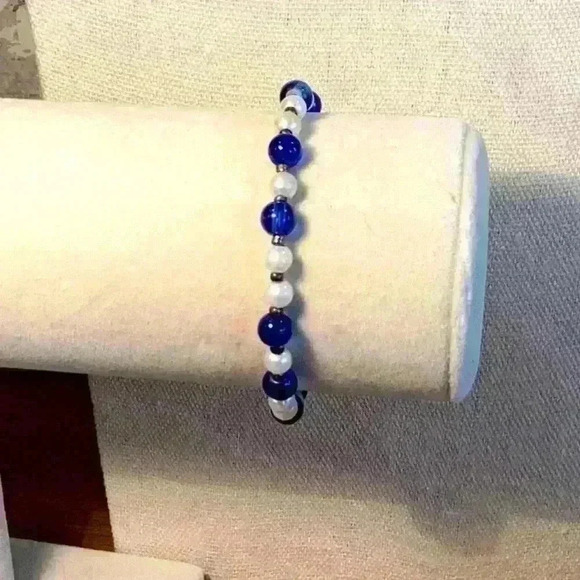 Acrylic Toggle Clasp Bracelet Blue and White - Picture 2 of 3